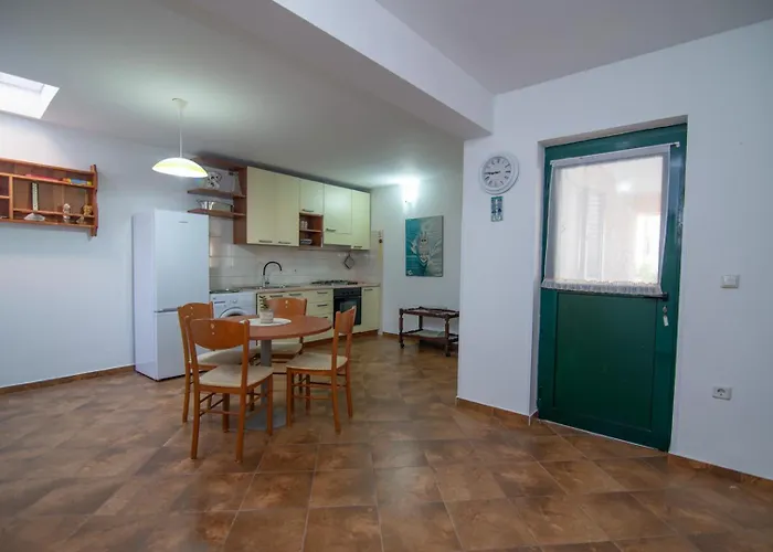 Rovenska House Guest house