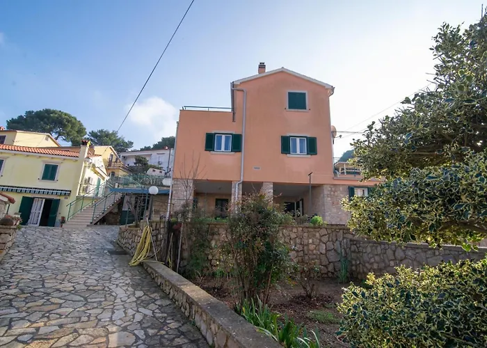 Guest house Rovenska House