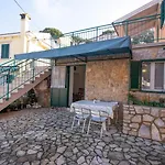 Rovenska House בית הארחה