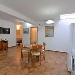 Rovenska House בית הארחה