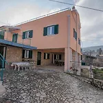 Rovenska House בית הארחה 3*