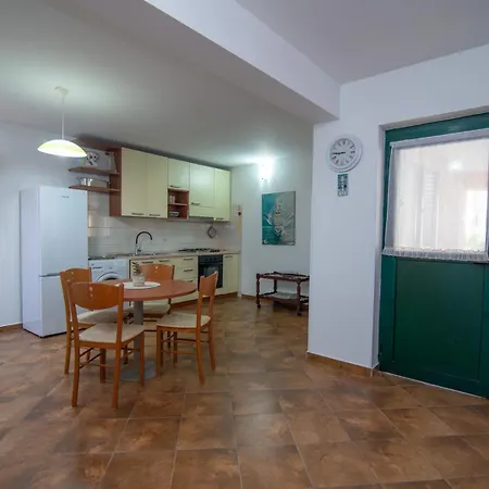 Rovenska House Pensión