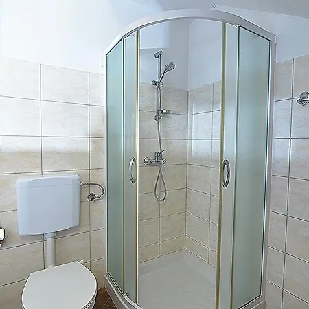 Rovenska House וולי לוסיניי