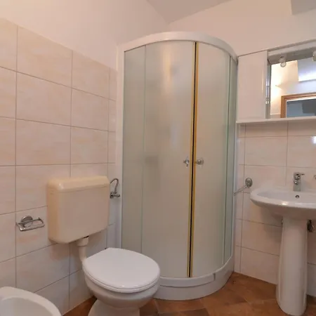 Rovenska House 3* וולי לוסיניי